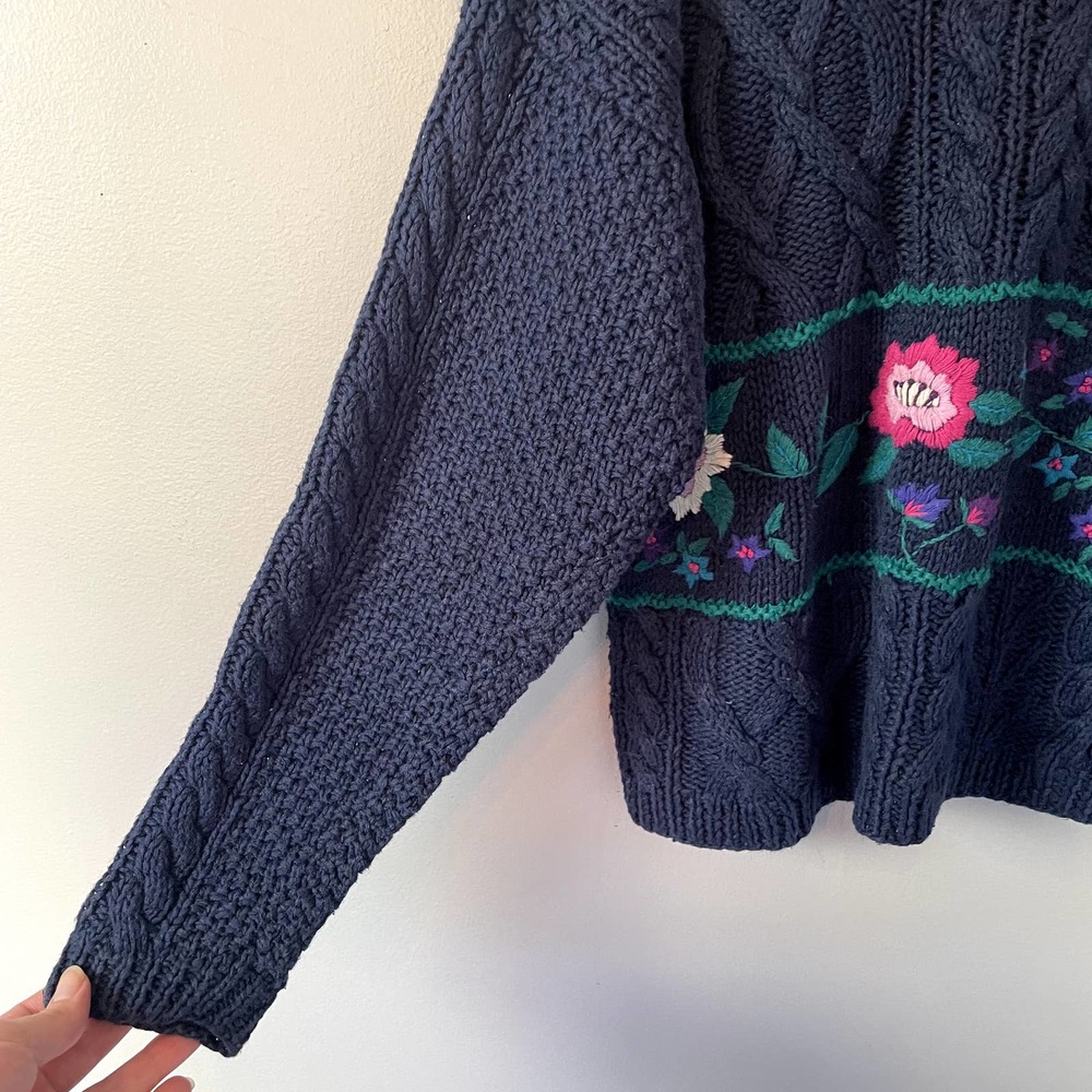 Vintage Hand Knit Cable Knit Floral Sweater in Navy Size Small - Picture 6 of 13